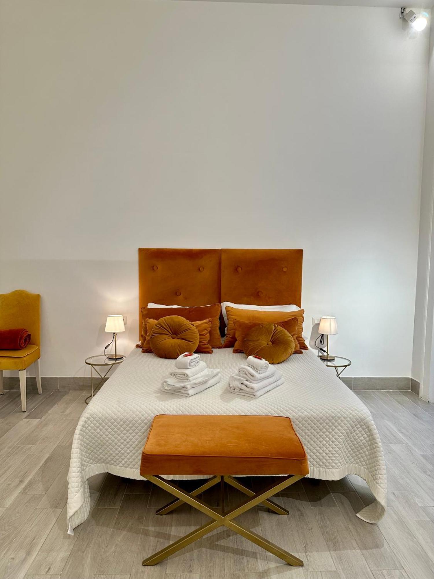 Maison M Napoli Boutique Rooms Buitenkant foto